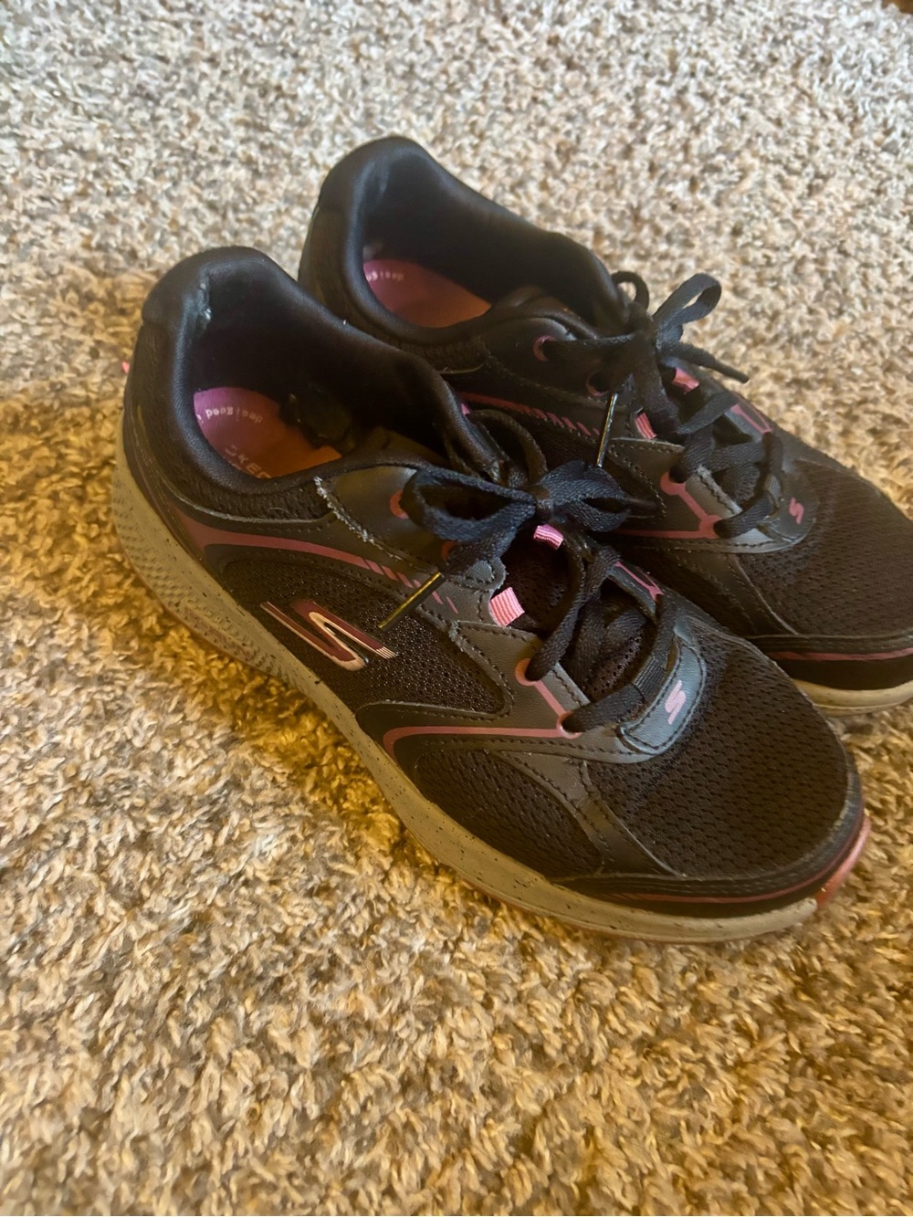 Skechers Women’s Black with Pink Detail Athletic Sneakers